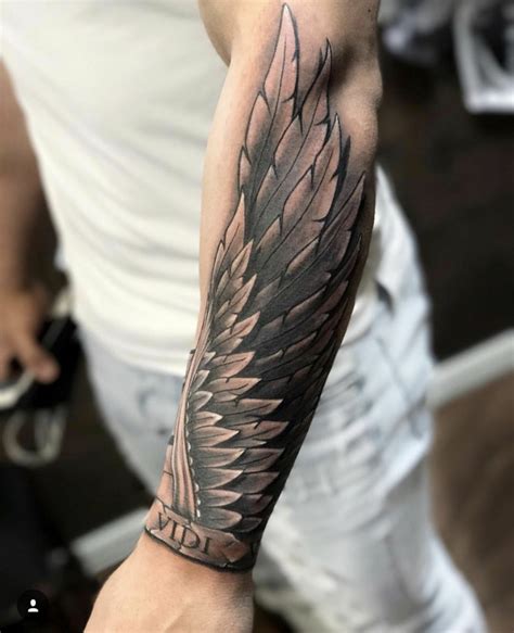 tatuaggio scritta braccio uomo|Lasciati ispirare dalle 10 migliori idee su tattoo scritta braccio uomo